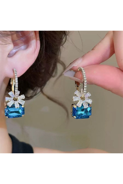Pelin Aksesuar Ocean Blue Crystal Stone Square Earrings