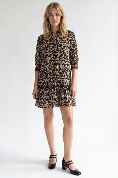 Exquise Short Sleeve Embroidered Crew Neck Regular Midi Dress