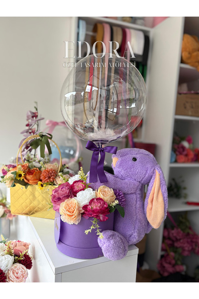 Peluş Tavşan & Şeffaf Balonlu Çiçek Kutusu Tasarımı Mor | Pleksi Üzeri Yazı Kişiselleştirilebilir | Hediyelik Balonlu & Peluşlu Çiçek Kutusu