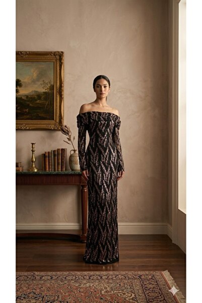 NUHAIRa Embroidered evening dress with barbie lining