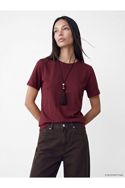 LC Waikiki Nevavm Women's T-Shirt with Oval Collar and Difference