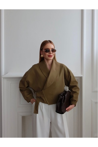 Dila Sayan Boutique Kruvaze Kemerli Kısa Trençkot