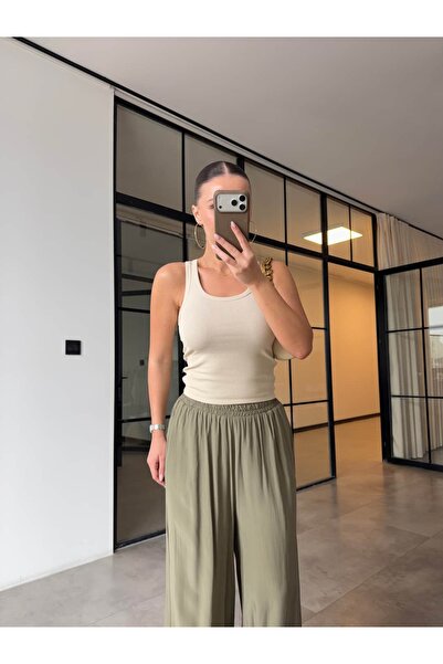 BB Bensu Buyruk Fi̇ti̇lli̇ Basic T-Shirt Beige