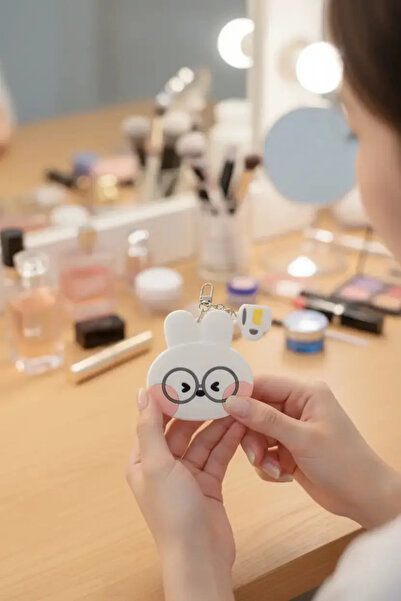 Miniso مجموعة ميني ميني المرخصة من كونيني، مرآة مدمجة مع سلسلة مفاتيح، مرآة م...