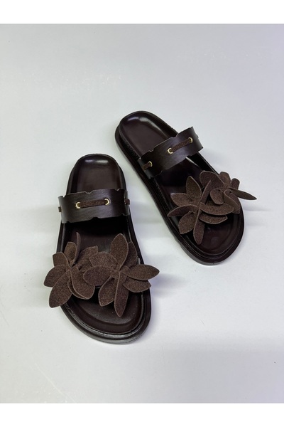 azza shoes شباشب مريحة مصنوعة يدويًا بتصميم أنيق وتفاصيل زهرية مريحة وعصرية.