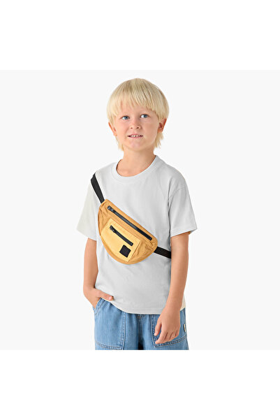 Juniors Crew Neck Short Sleeves T-shirt with Pouch Applique