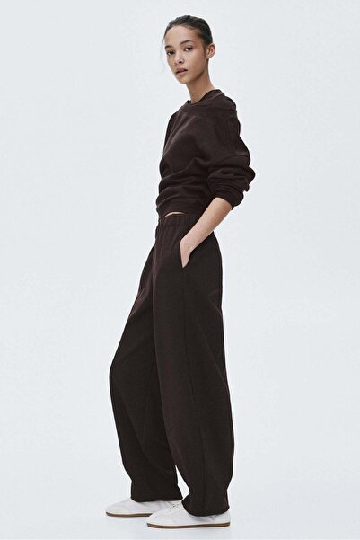 H&M بنطال رياضي بقصة برميلية من تصميم بونتي دي روما