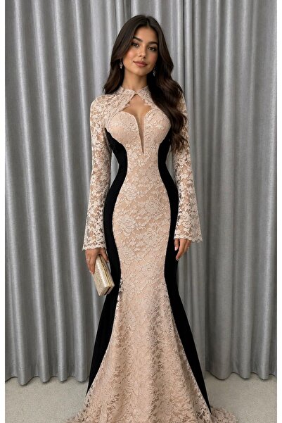 REVE Long Dress with a Mermaid Design, Combining Beige Lace and Black Color.