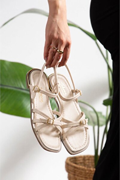 PLN SHOES صندل نسائي يومي مريح بحزام متقاطع وتفاصيل مشبك