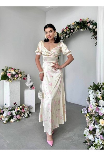 Dilek Vardar Ekru Saten Kruvaze Kalp Yaka Çiçek Desenli Uzun Elbise