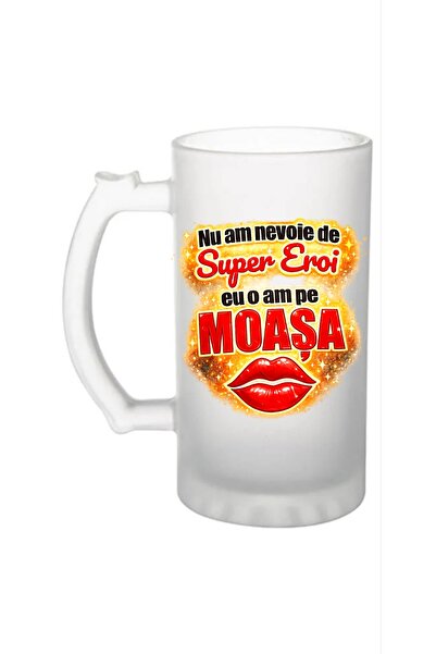 Arka9 Halbă de bere personalizată – „Nu am nevoie de Super Eroi, eu o am pe M...