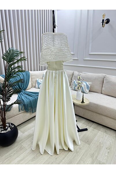 FASHION Elegant Cream Off-Shoulder Evening Gown with Sparkling Pearl Embellis...