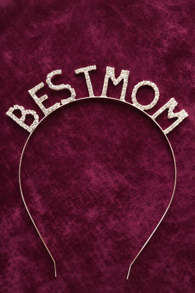 By san desing Işıltılı “Best Mom” Taşlı Taç – Anneler Günü Hediyesi