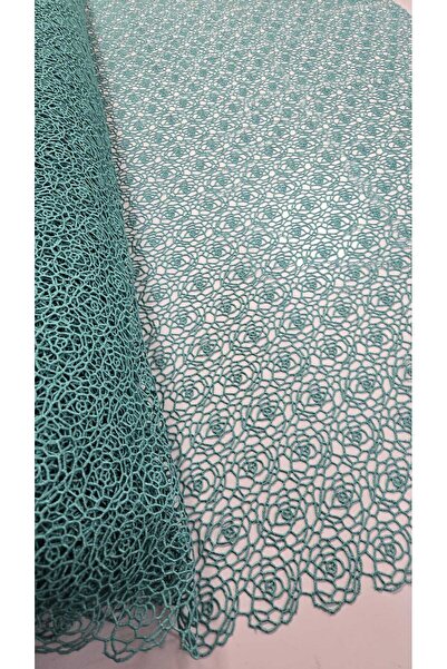 TESATURI OUTLET Broderie Sparta Verde, Ideală pentru: • rochii de ocazie • rochii midi elegante • compleuri și costume damă • sacouri, fuste sau detalii rafinate, 135 cm