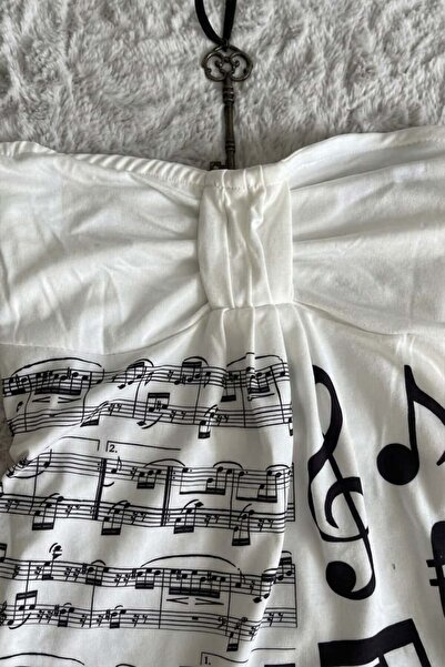 Minga London Beyaz Nota Desenli Piano Detaylı Y2K Straplez Crop