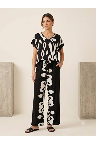 520CK Women's Plus Size V-Neck Short Sleeve Black and White Patterned Blouse