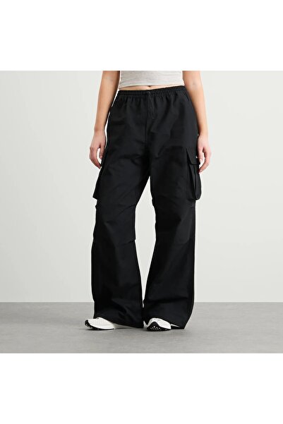 Nike Sportswear Mid-Rise Oversized Woven Cargo Pantalon-SPORTXSTORE