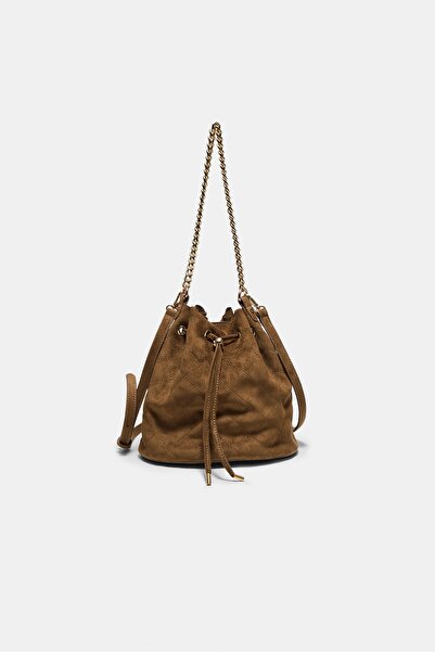 Stradivarius حقيبة كروس بودي مبطنة على شكل دلو