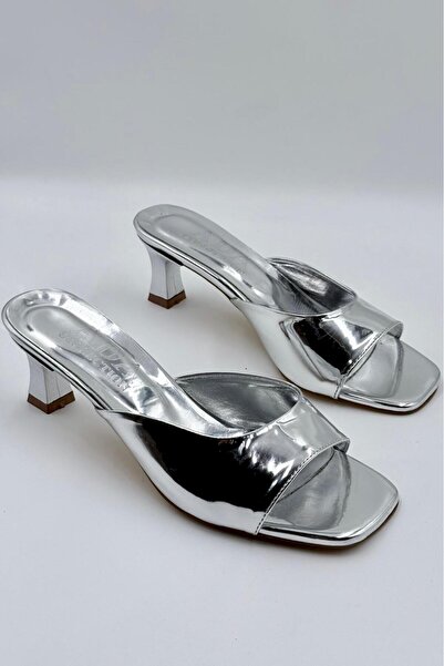 DefHeel'e Patent Leather Short Heeled Stylish Comfortable Women's Slippers