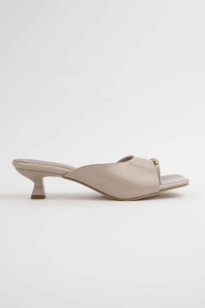 bakac store Liora Beige Flip-Flop Short Heeled Slippers with Gold Detail