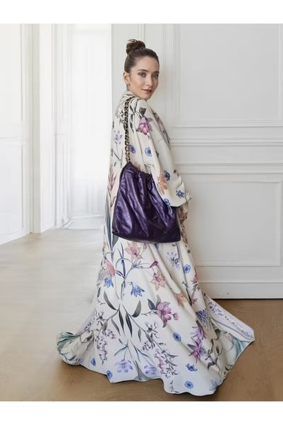 Classy She عباءة أنيقة مطبوعة مع حجاب متناسق