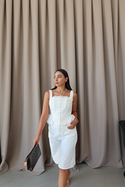 Özge Özgenç Front-Tie Lace Detailed Bustier