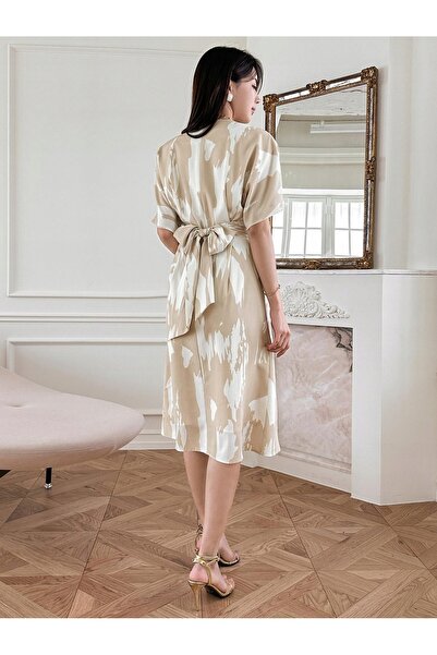 NO BRAND Rochie elegantă alb-bej cu mâneci scurte și design abstract Shein m