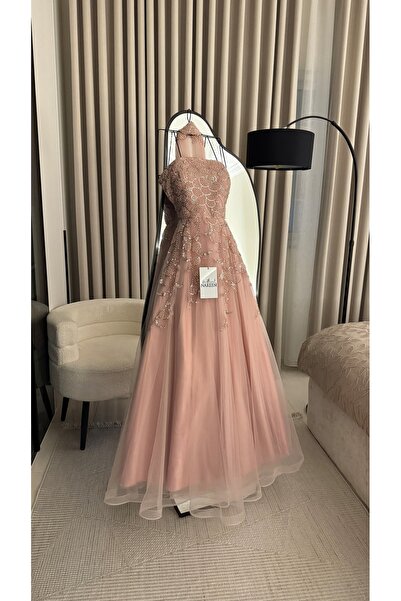 Nareen Fashion Luxurious Evening Gown in Soft Blush Pink, Embodying Elegance ...