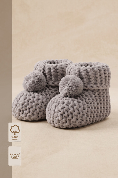 Minory Baby - Baby Booties with Pom-Pom Detail