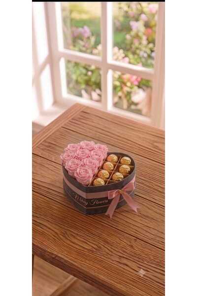 Romantik Dokunuş:pembe gül ve rocher kalp kutusu