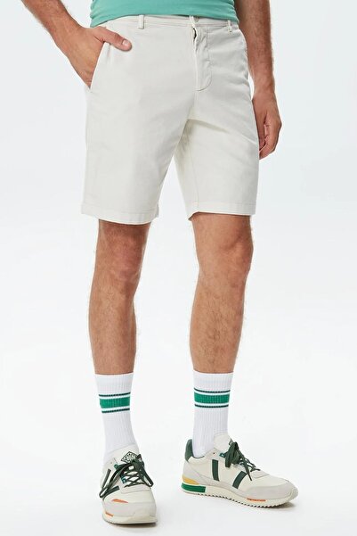 Lacoste Ανδρικά Σορτς Βερμούδα Στενής Γραμμής από Βιολογικό Βαμβάκι, Κρεμ