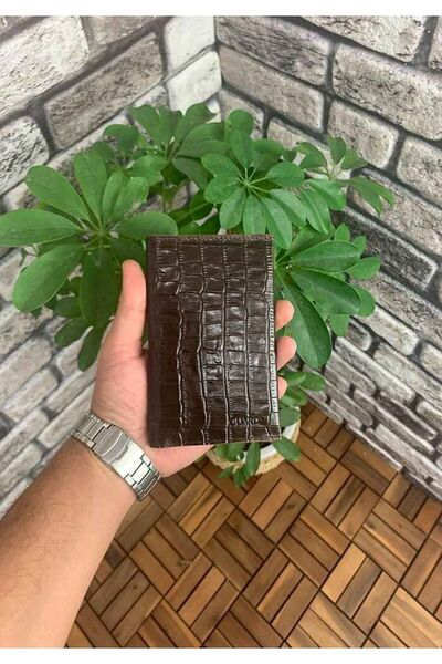 Generic Brand حافظة جواز سفر كروكو بنية اللون