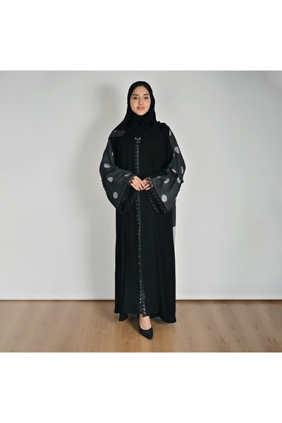 HAWRAA ABAYA عباية لف سوداء بقصة انسيابية وكم واسع بتفاصيل عصرية