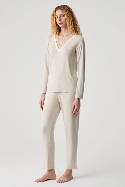 Catherine's Lace and Satin Detailed Pajama Set