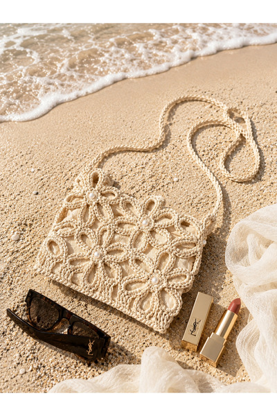 Zes Store hayalinizdeki ürün burada Pearl Detailed Floral Bag & Flower-Like N...