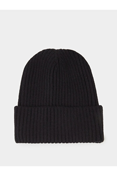 Styli Black Ribbed Knit Beanie