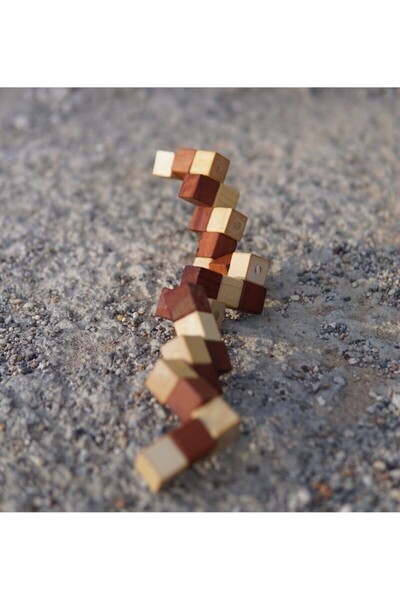 pasajdanal Montessori Wooden Toy: Stringed Cube Snake