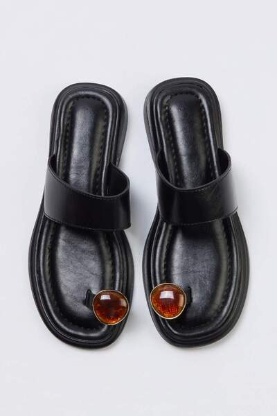 TRENDYOL SHOES Papuci de damă negri cu detaliu pentru degetul mare TAKSS26TE0...