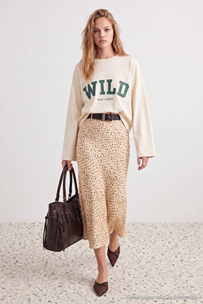 Trendyol Collection تنورة ميدي من الساتان الأصفر المنقط مع حزام TWOAW27ET00031