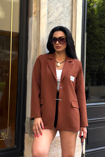 Ortaya Çık Jachetă maro cu design cu detaliu cârlig