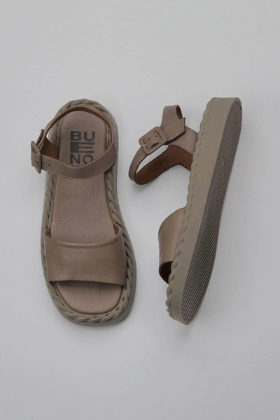 Bueno Shoes Γκρι δερμάτινα γυναικεία φλατ σανδάλια 01wy9100