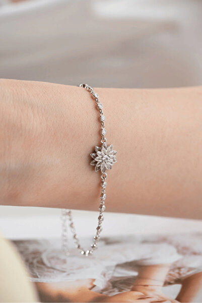 Silvano Jewelry 925 Ayar Gümüş Çiçek Lotus Motifli Zirkon Taşlı Işıklı Kutulu Kadın Bileklik