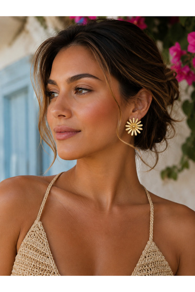 Marca Accessories Gold Çiçek Form Hasır Küpe – Yaz Sezonu Işıltısı