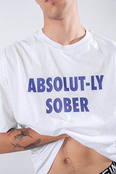 Sekizbiraltı Absolut-ly Sober Baskılı Beyaz Oversize Tişört