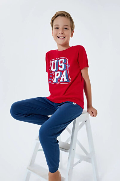 U.S. Polo Assn. 4-15 سنة مرخصة من Us Polo Assn للأولاد - أحمر