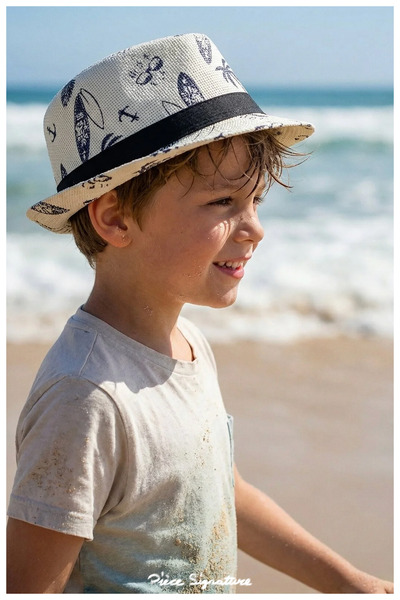 PIECE SIGNATURE Michael Jackson Model, a Lined D Patterned Children's Hat (Ag...