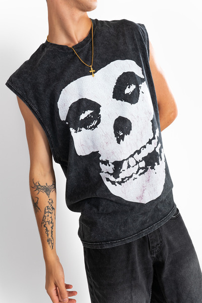 Sekizbiraltı Misfits Baskılı Yıkamalı Siyah Sıfır Kol Tshirt