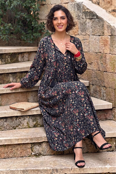 Nevin Kaya Moda فستان أسود اللون بنقشة زهور صغيرة مصنوع من القطن بنسبة 100%