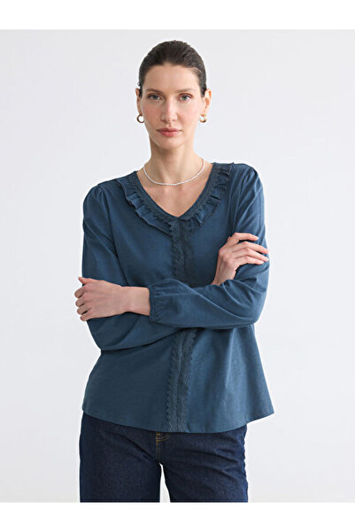 LC Waikiki Rmz Gi̇yi̇m Farkiyla V Planting Lace Detailed Ruffle Blouse