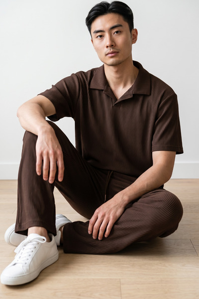modasende طقم رجالي من القماش العثماني البني بياقة بولو وجزء سفلي مضلع